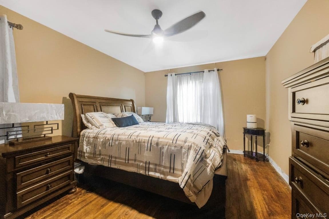 725 E 230th Street thumbnail 13