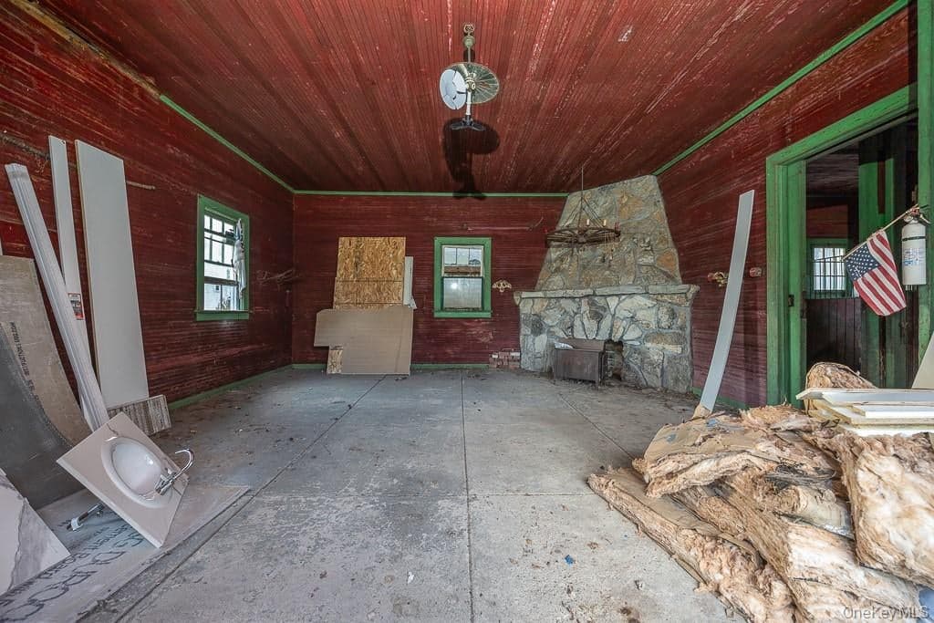 102 W Wiley Street thumbnail 18