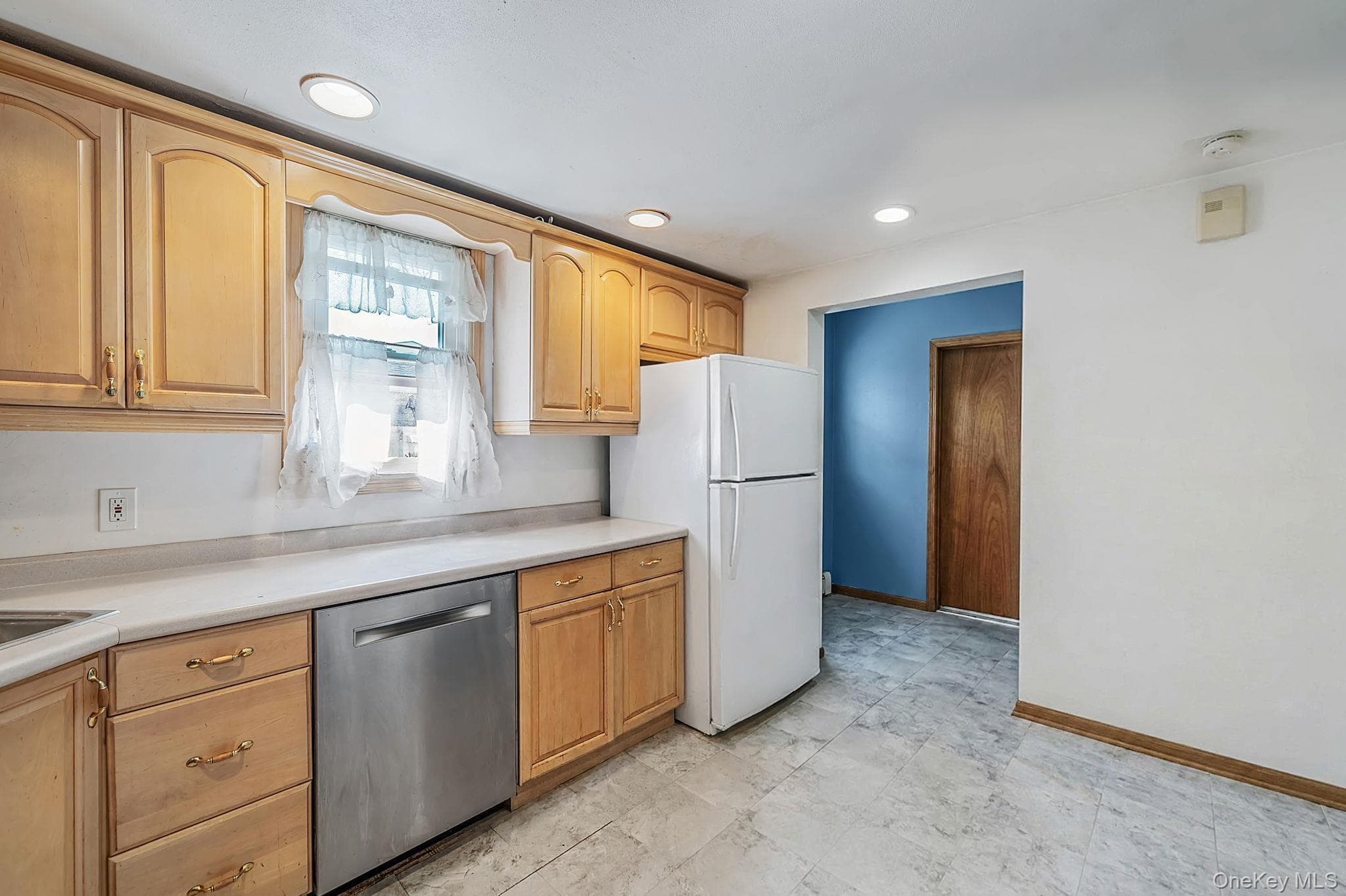 535 Outlook Avenue thumbnail 8
