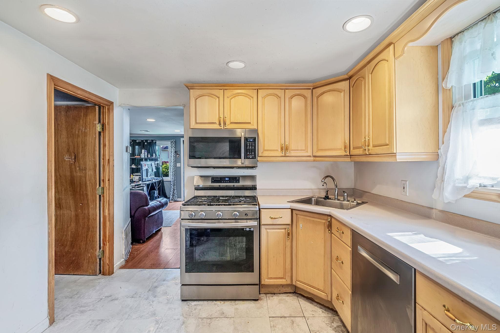 535 Outlook Avenue thumbnail 10