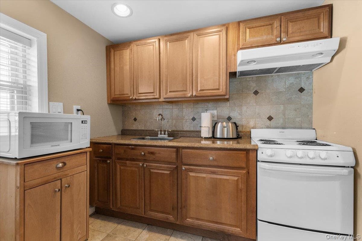 2968 Islip Court thumbnail 25