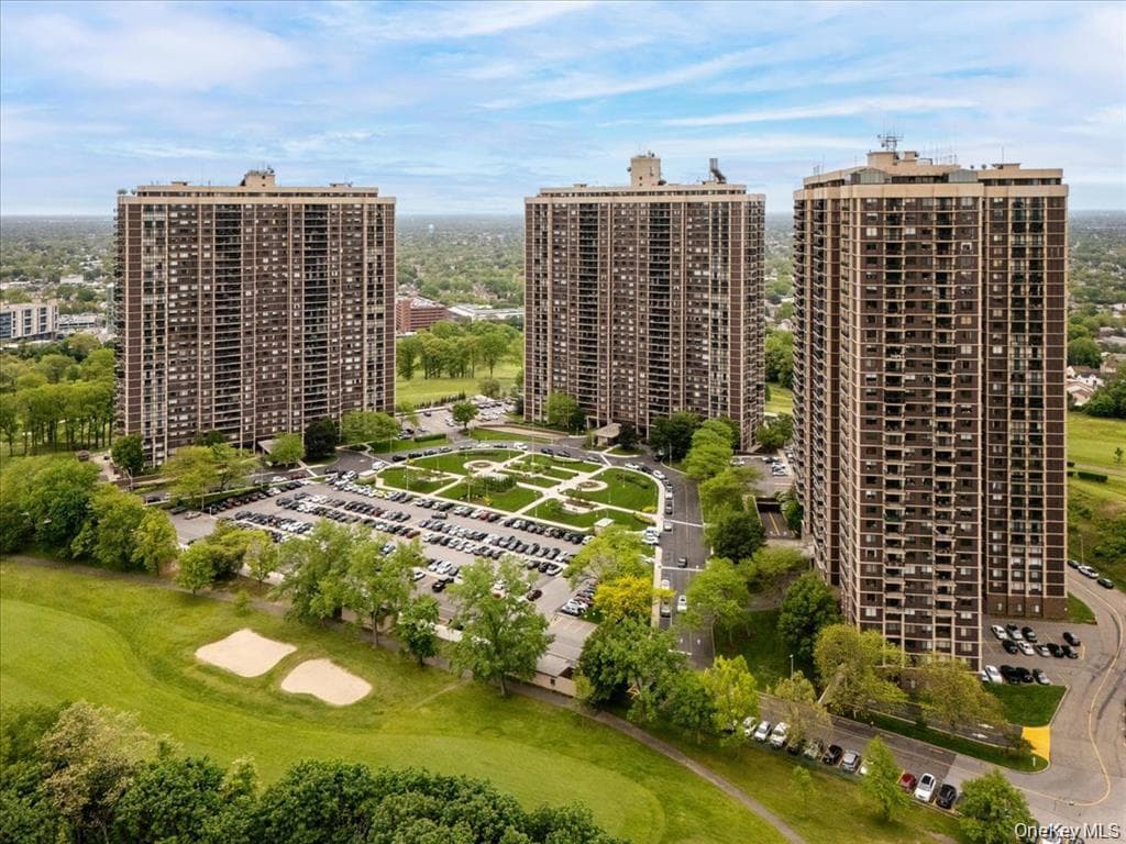269-10 Grand Central Parkway Unit: 8P, Floral Park