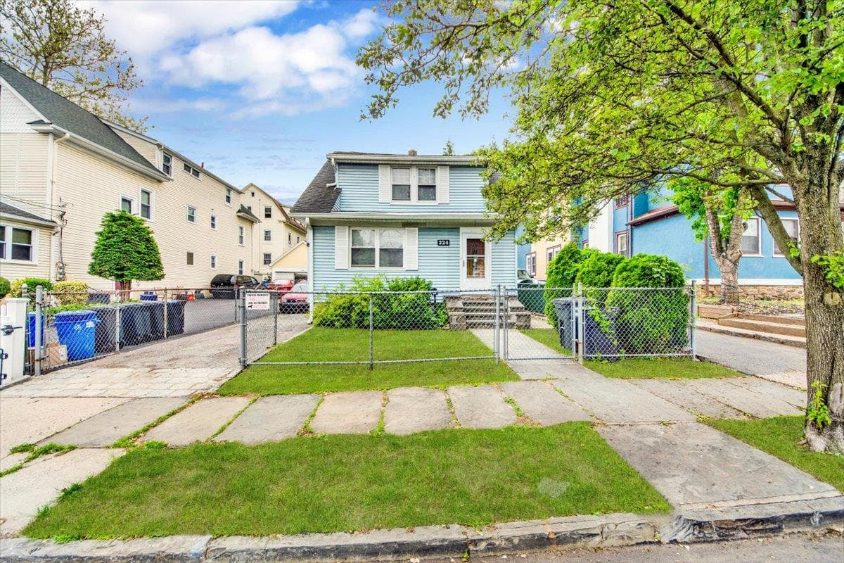 224 Hillside Avenue photo 1