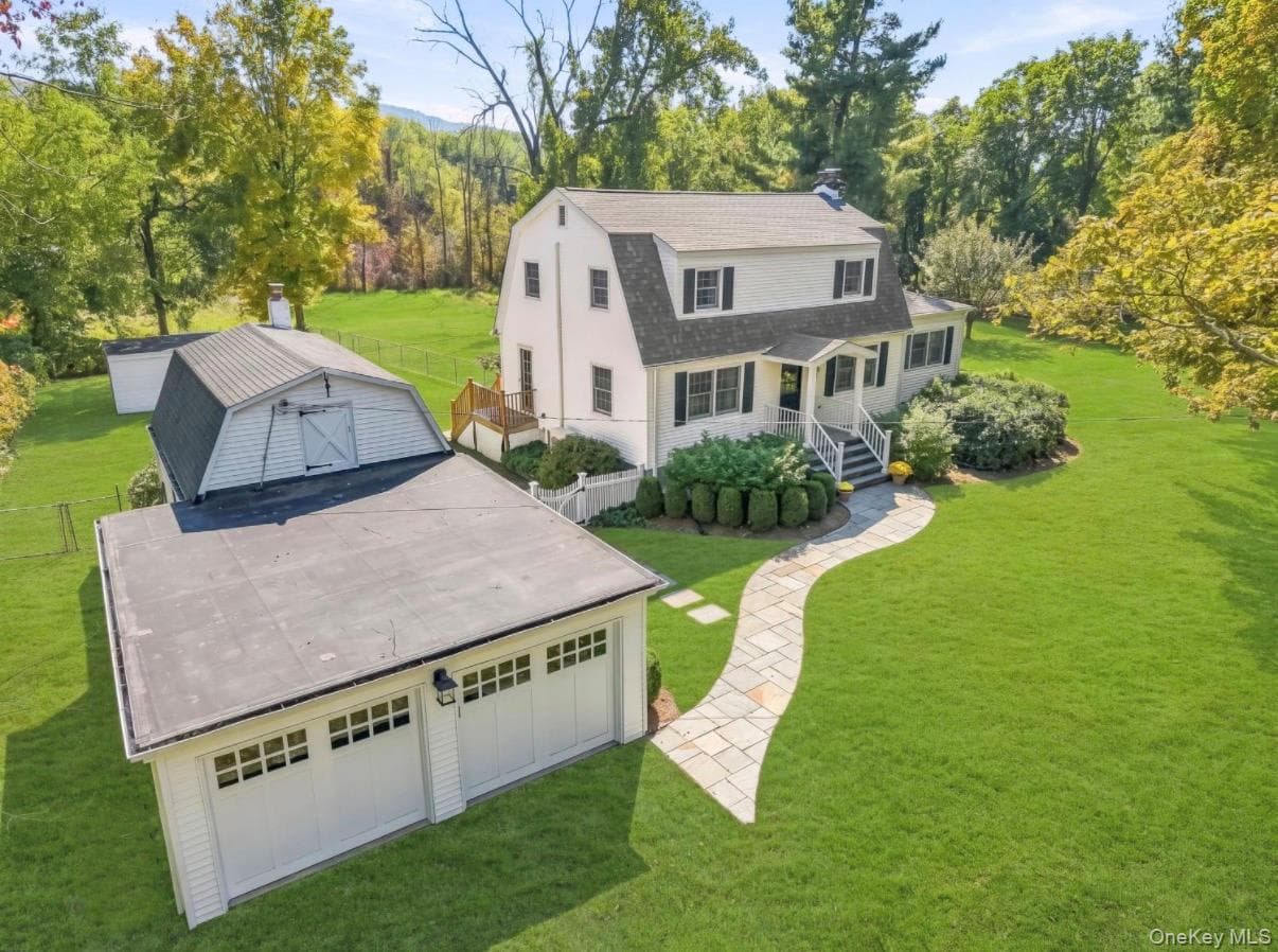 10 Barrett Drive photo 1