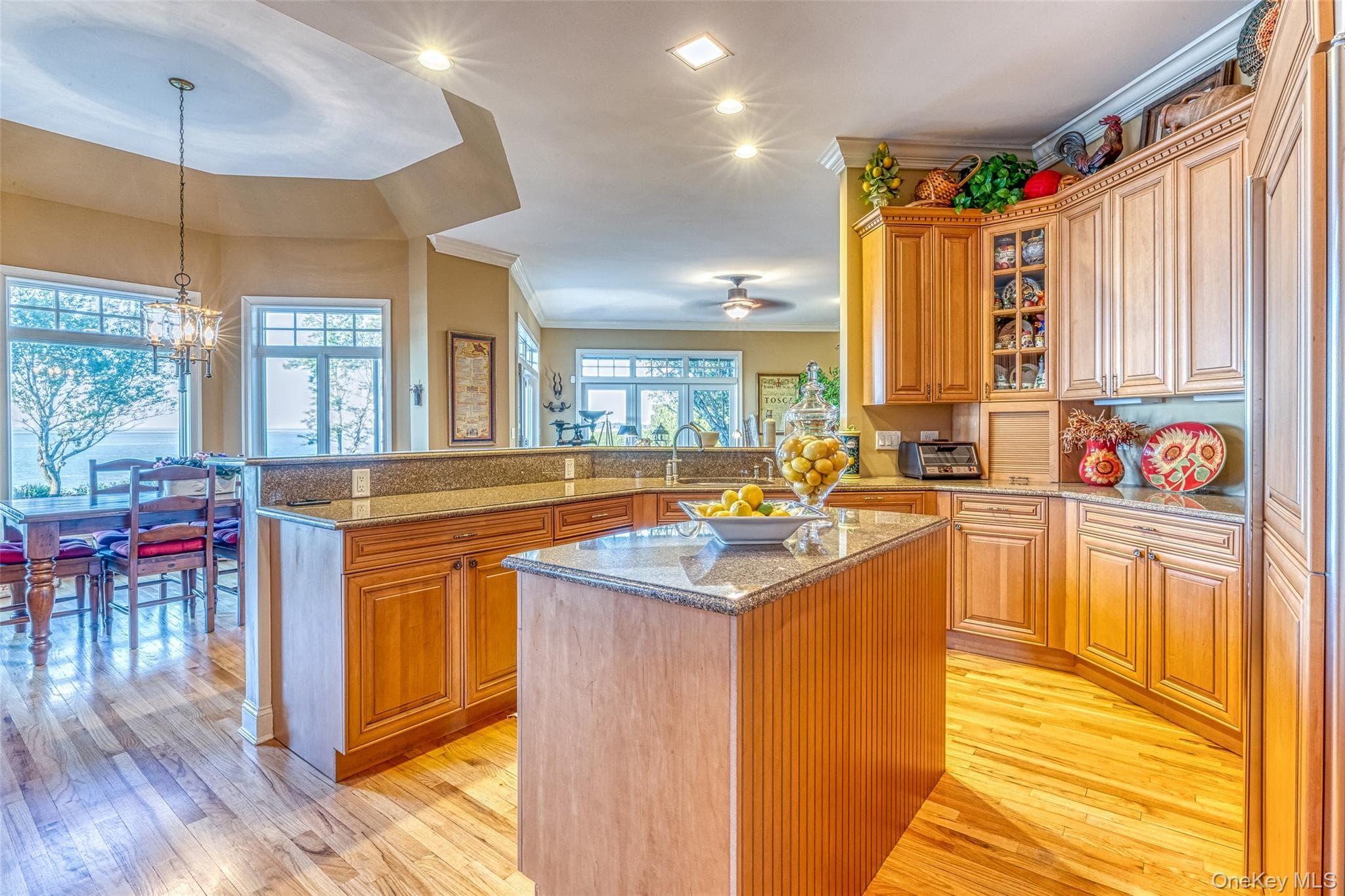 1640 Grandview Drive thumbnail 15