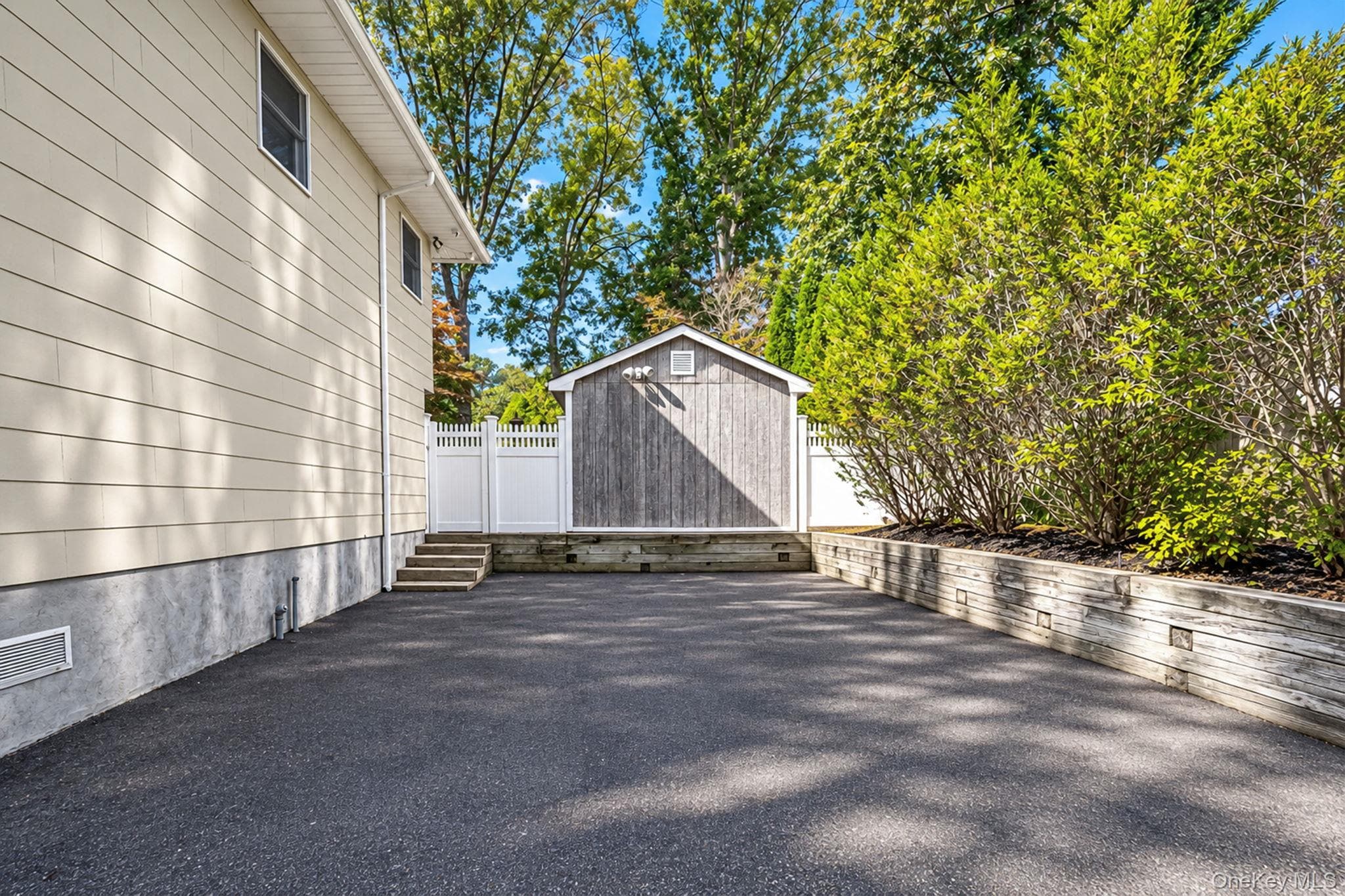 6 Wyandanch Boulevard thumbnail 5