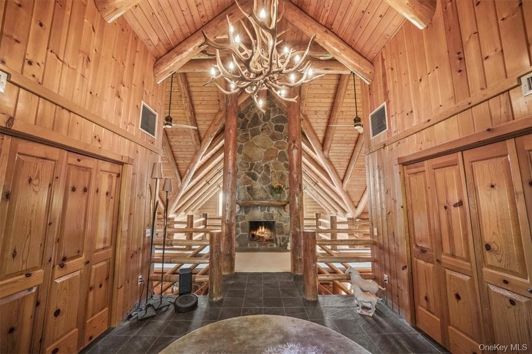 101 Mountain Lodge Rd thumbnail 4