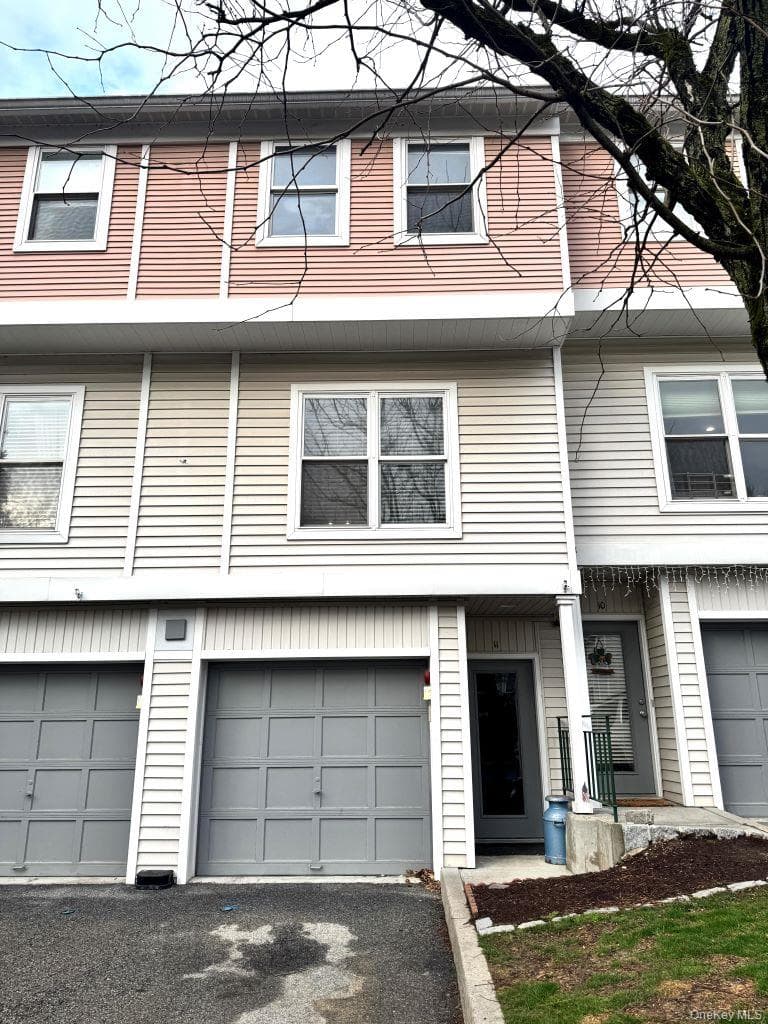 11 Livingston Manor Unit: 11, Dobbs Ferry