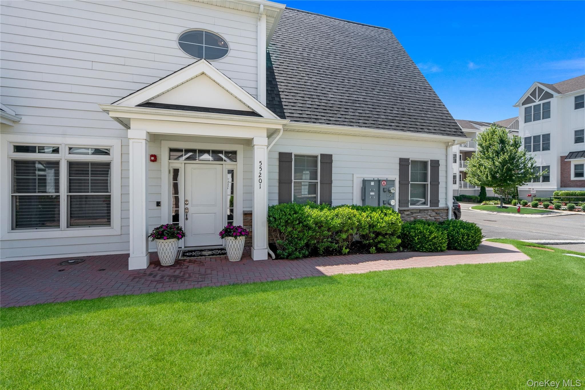 55201 Spruce Pond Circle thumbnail 2