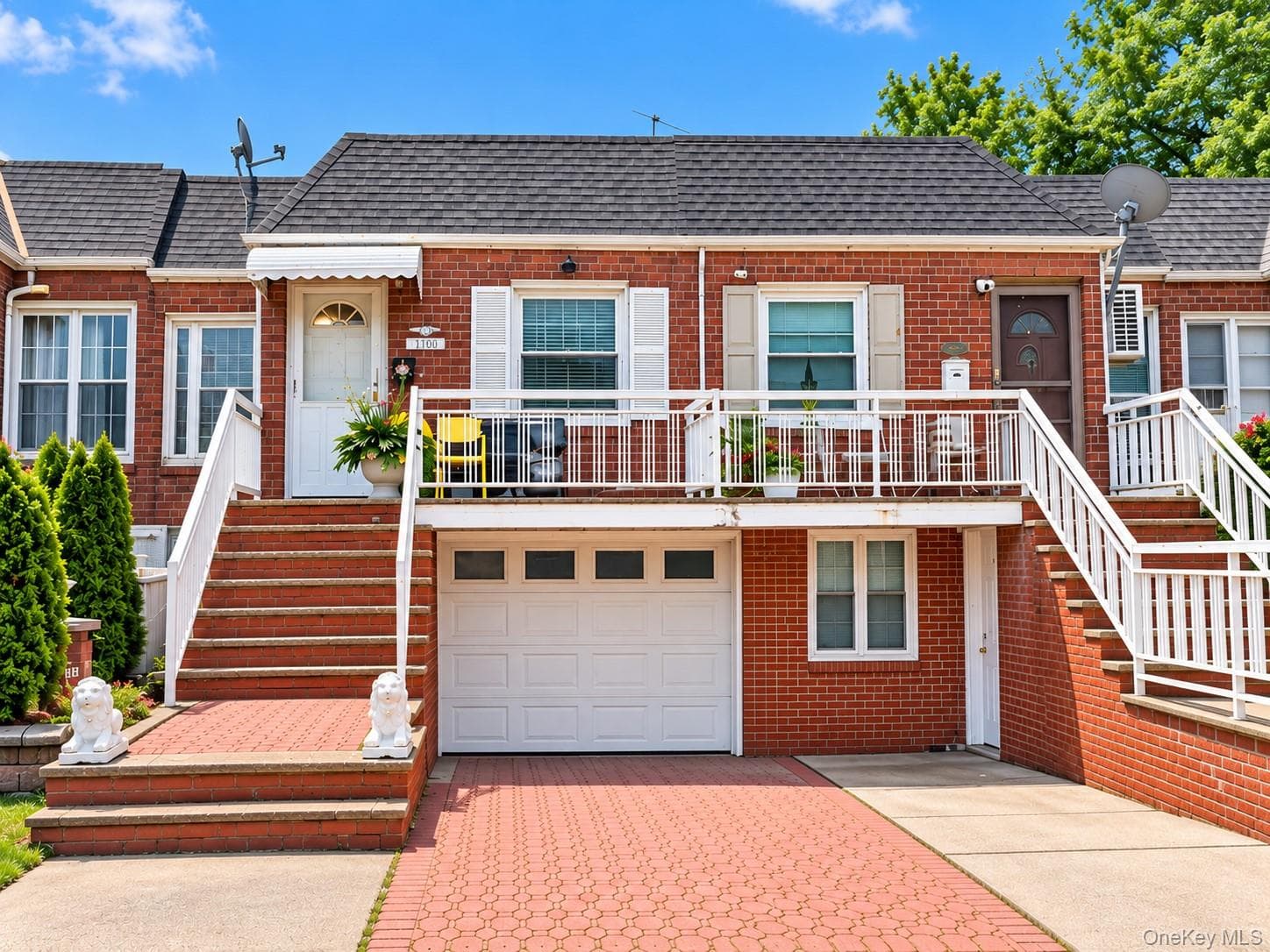 11508 Poppenhusen Avenue photo 1
