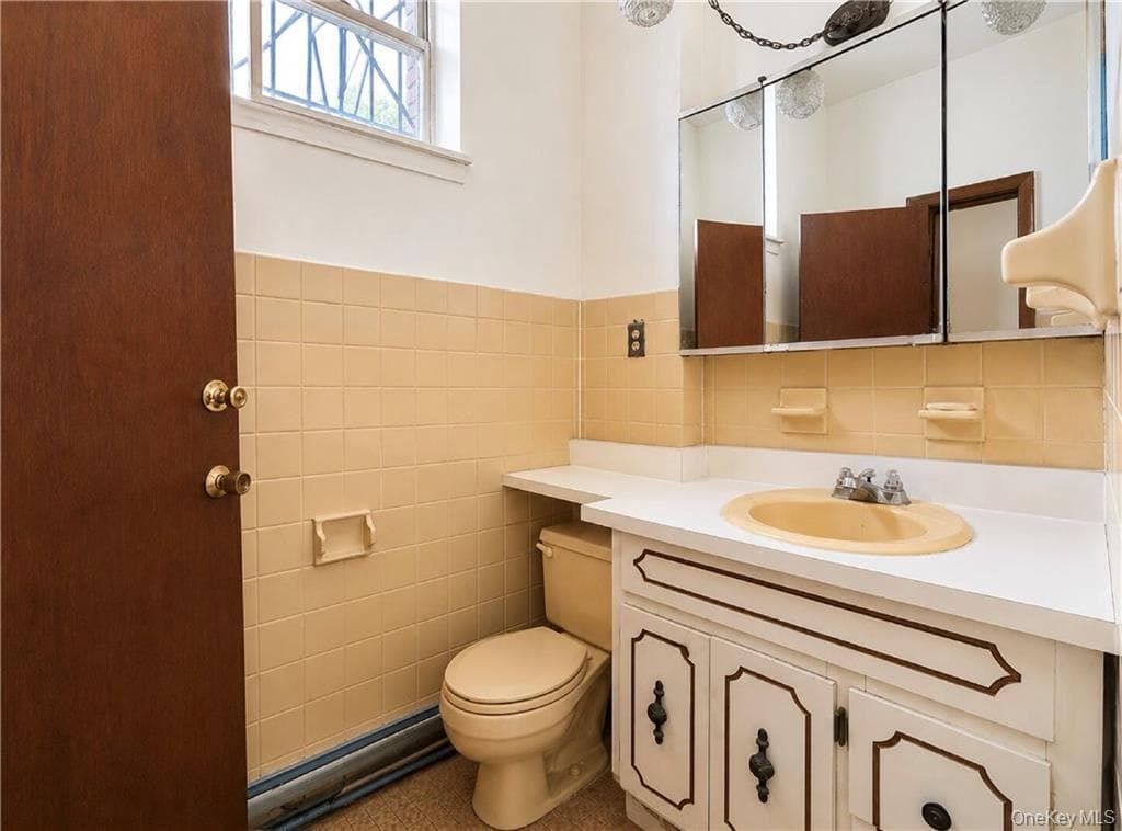 104 Albany Avenue thumbnail 10