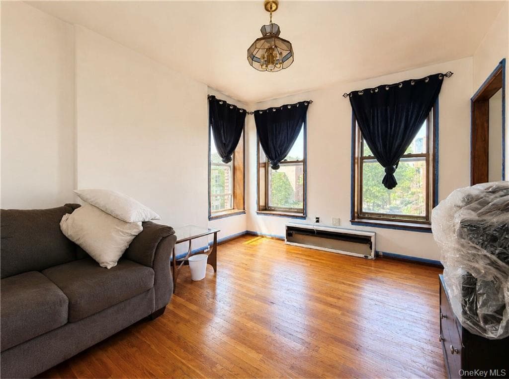 104 Albany Avenue thumbnail 11