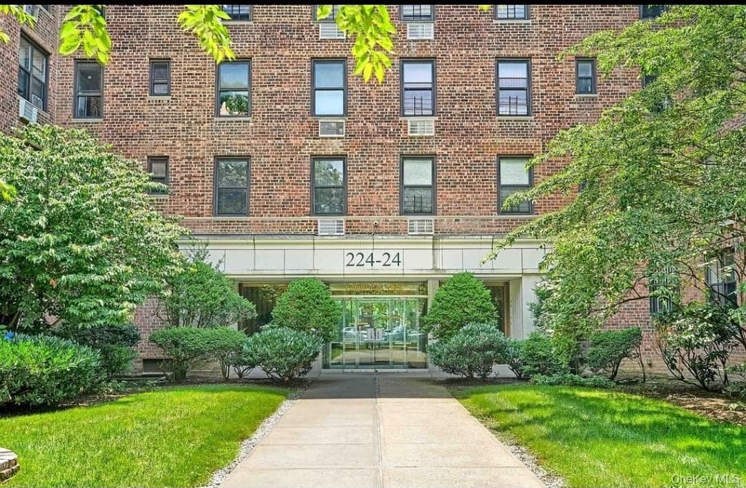 224-24 Union Turnpike Unit: 1R, Oakland Gardens