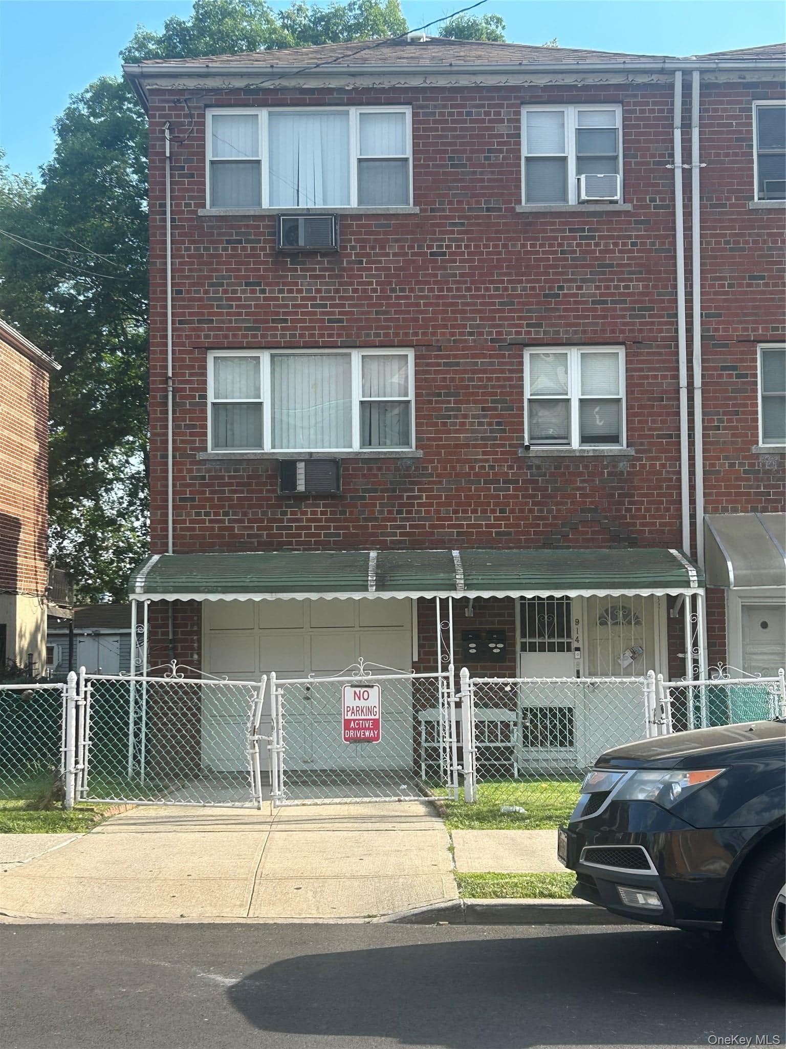 914 E 211th Street photo 1