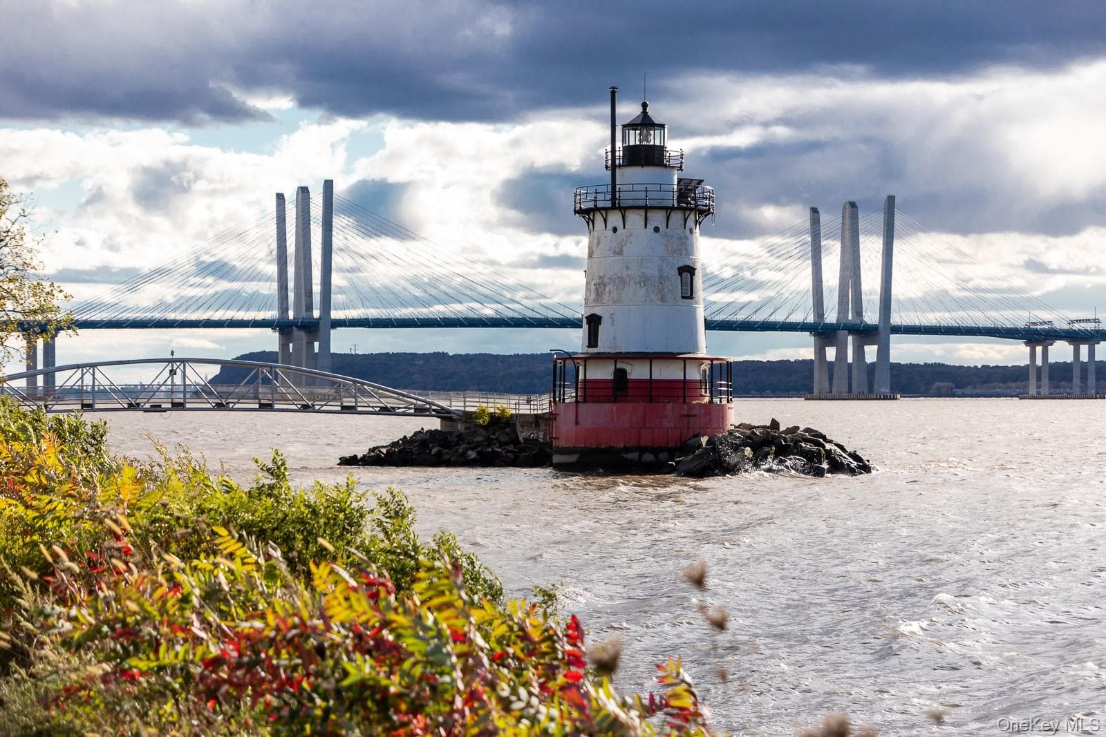 4 Lighthouse Landing Unit: PH501 thumbnail 3