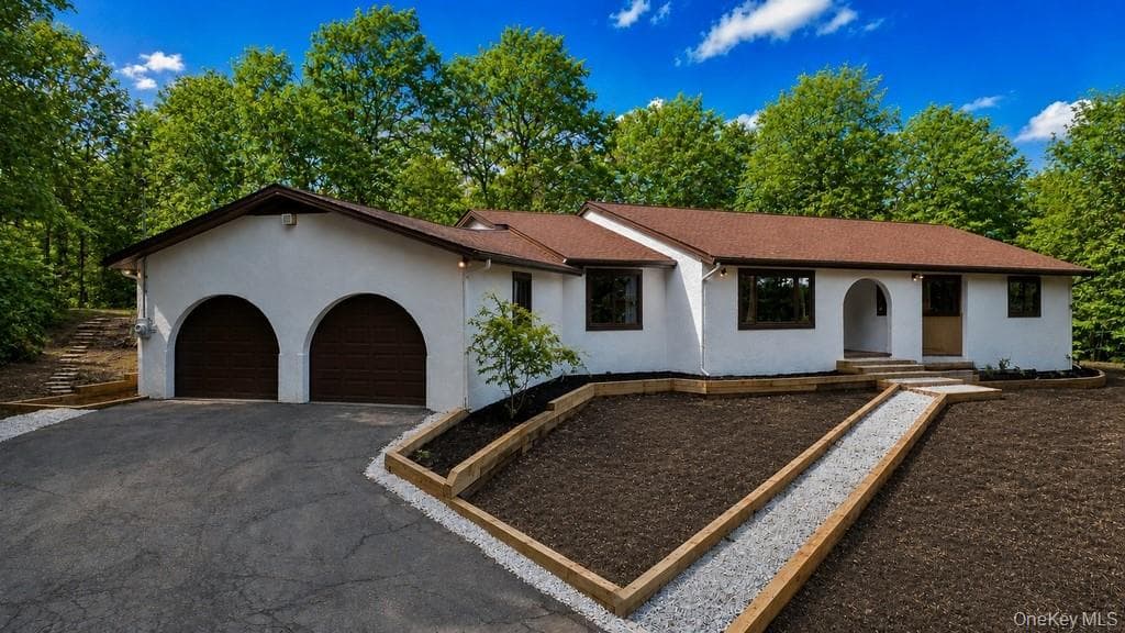 18 Hillside View Road, Mahopac