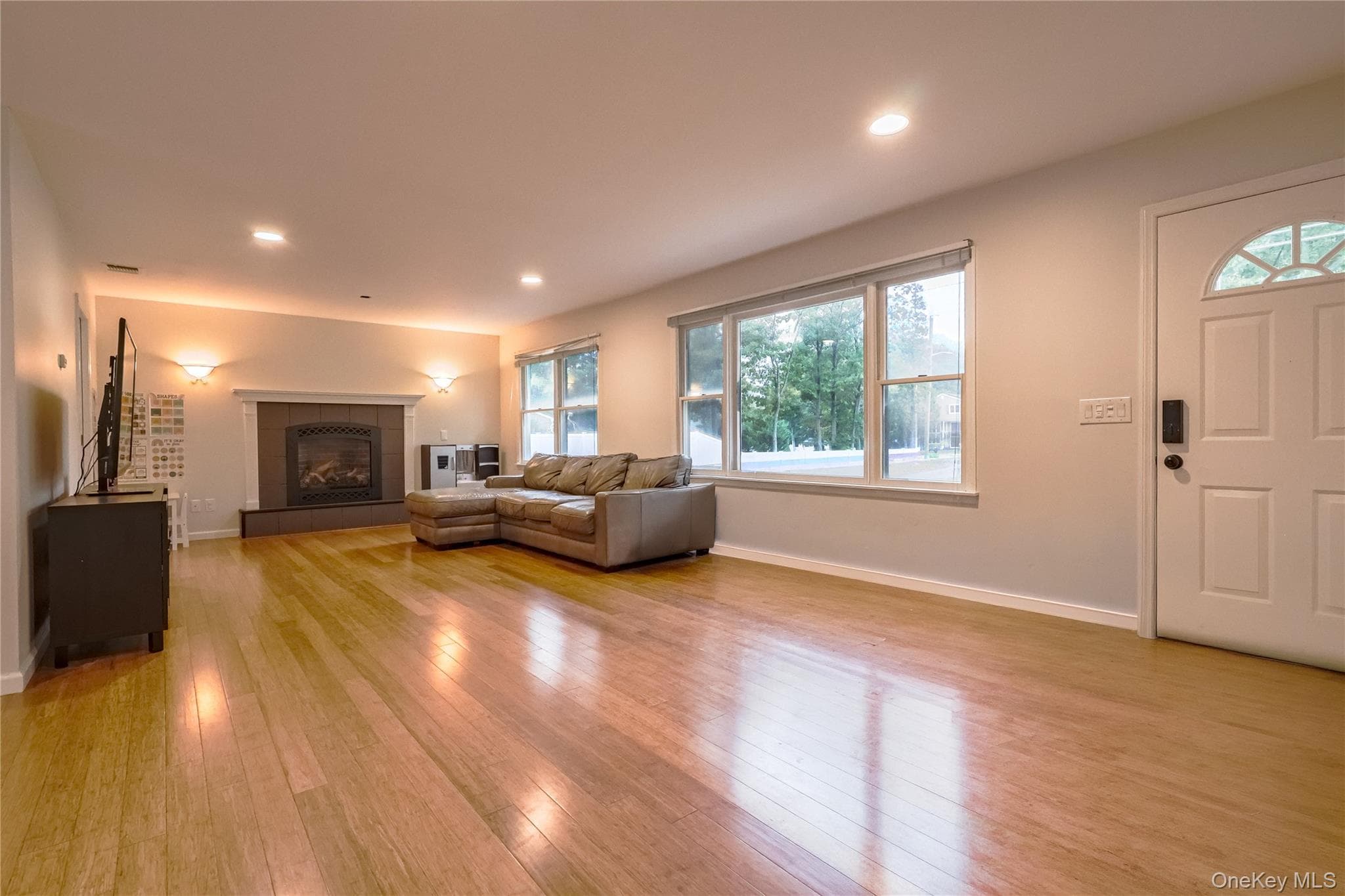 154 E Woodside Avenue thumbnail 3