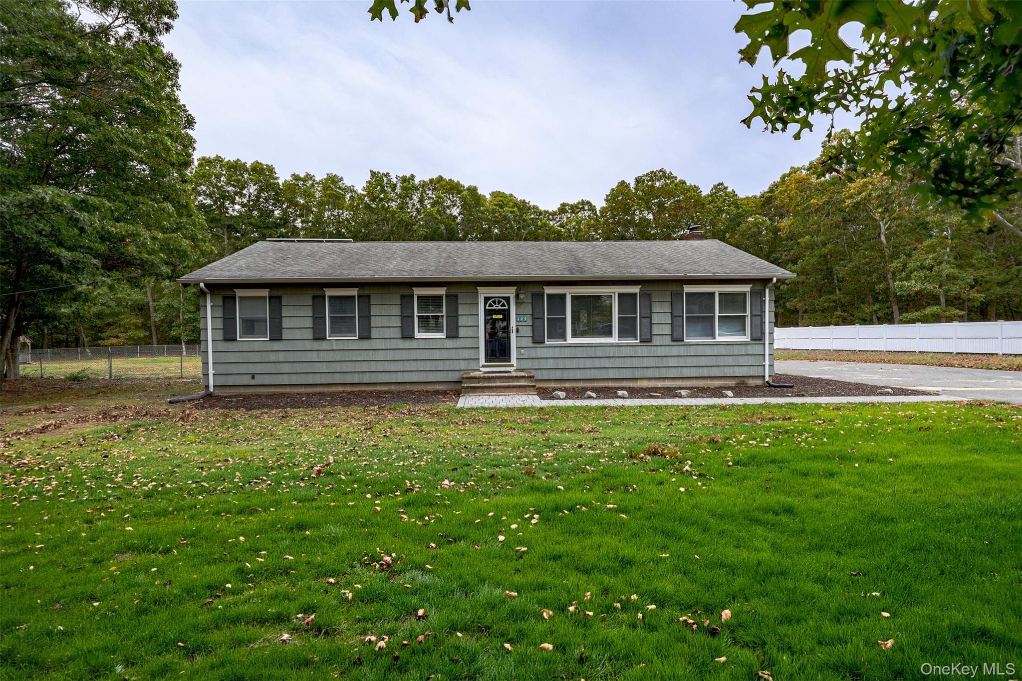 154 E Woodside Avenue photo 1