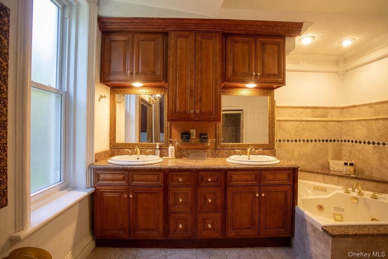 12 Monell Place thumbnail 16
