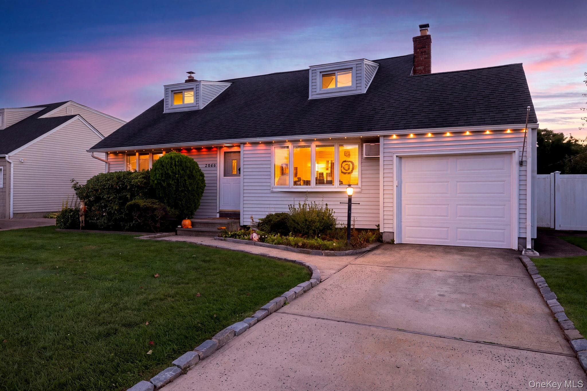 2066 Seaford Avenue thumbnail 2