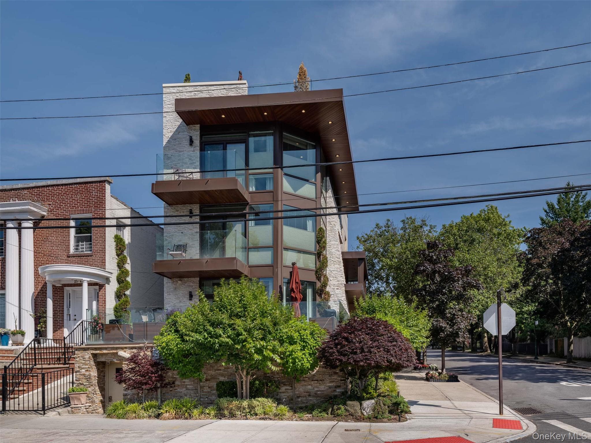 2151 Shore Boulevard thumbnail 3