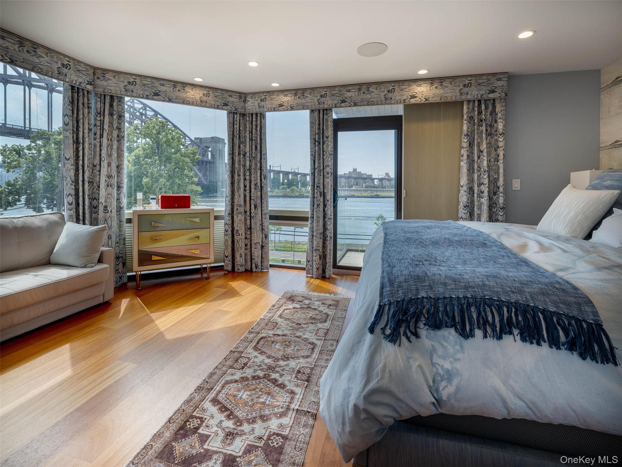 2151 Shore Boulevard thumbnail 19
