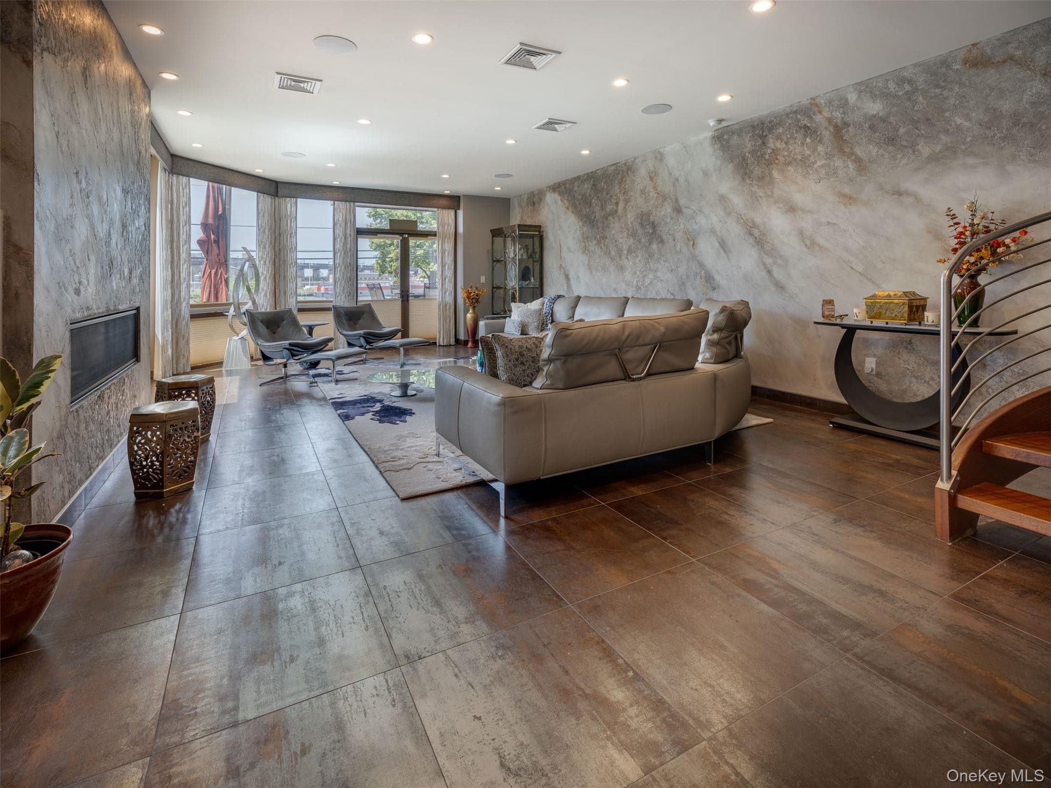 2151 Shore Boulevard thumbnail 9
