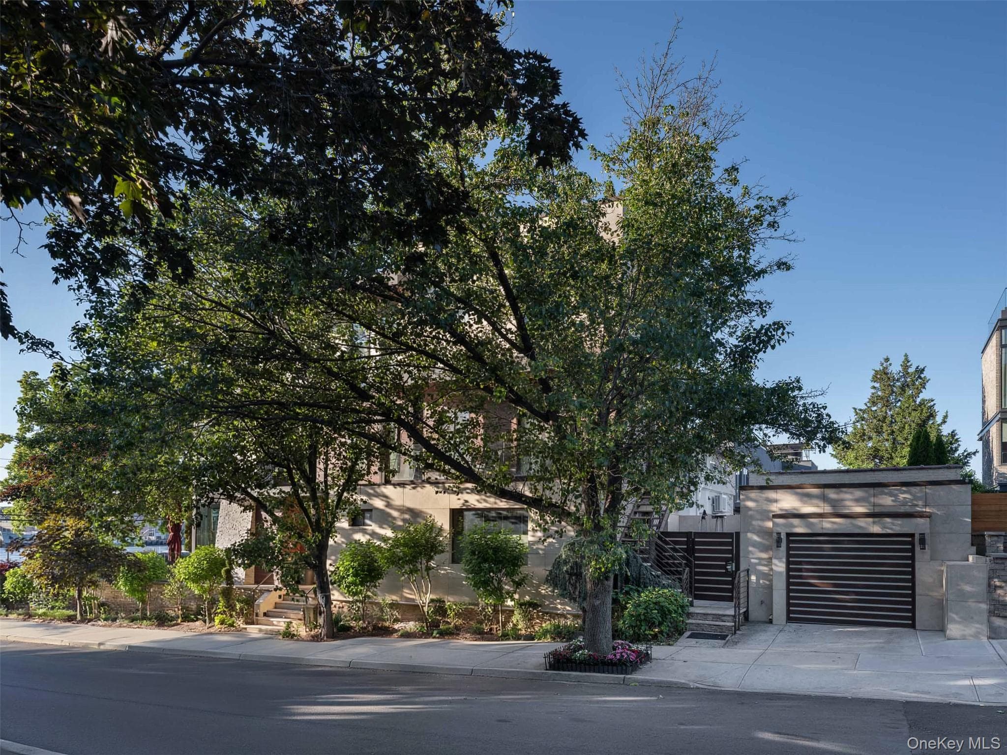 2151 Shore Boulevard thumbnail 39