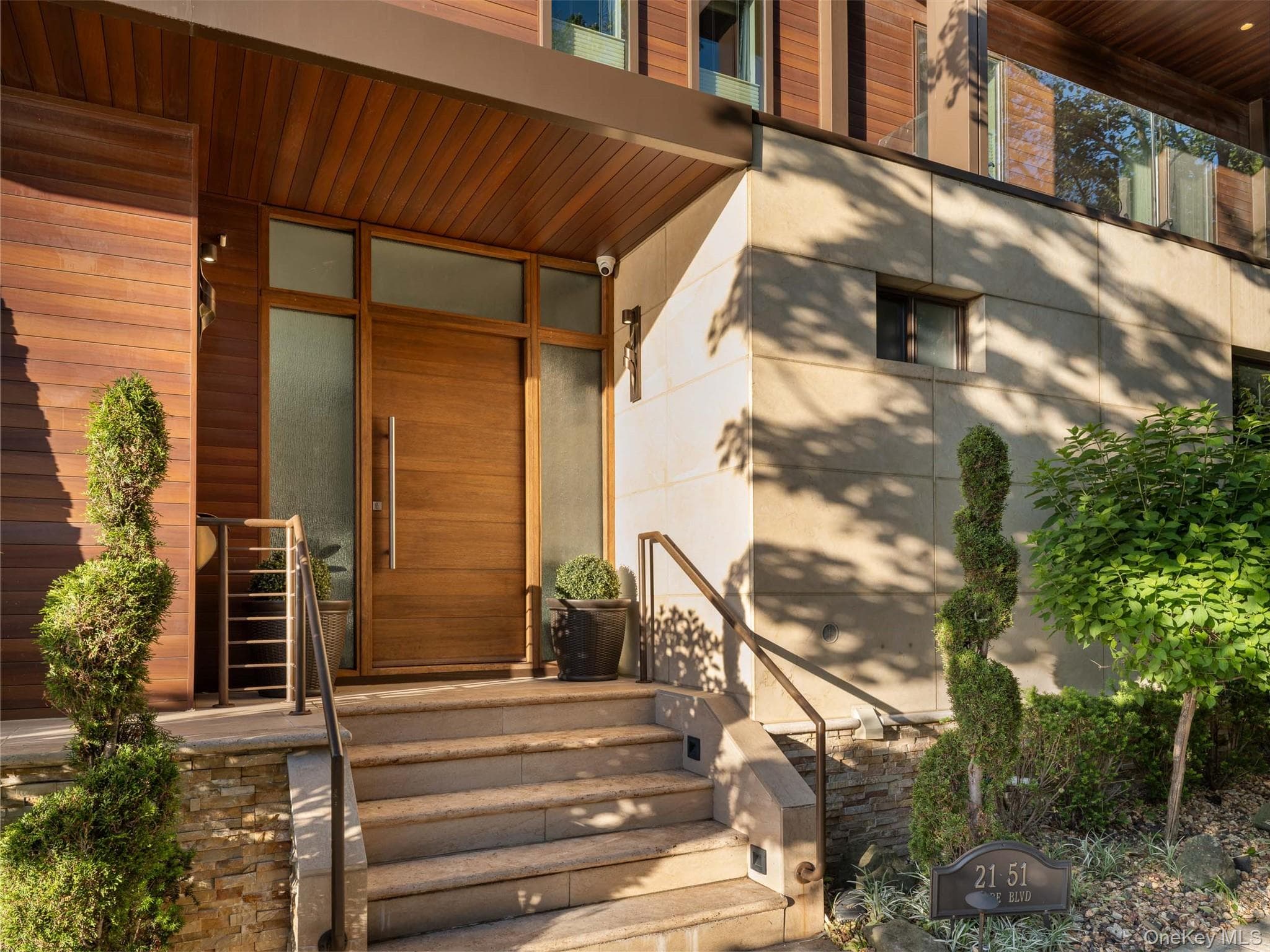 2151 Shore Boulevard thumbnail 6