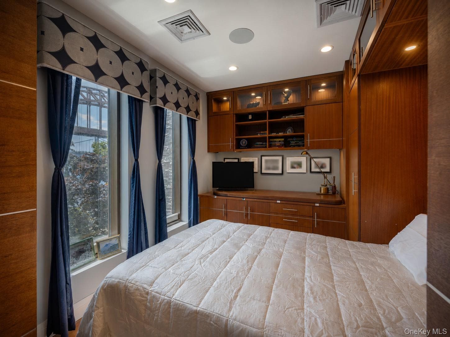 2151 Shore Boulevard thumbnail 22