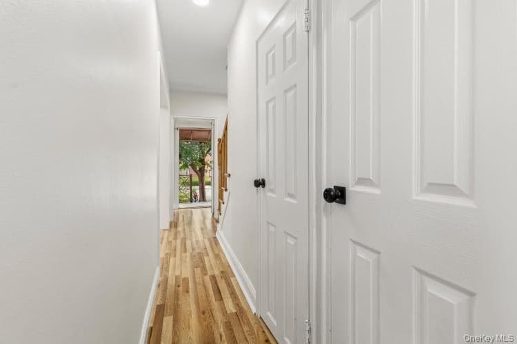 1759 Tenbroeck Avenue thumbnail 14