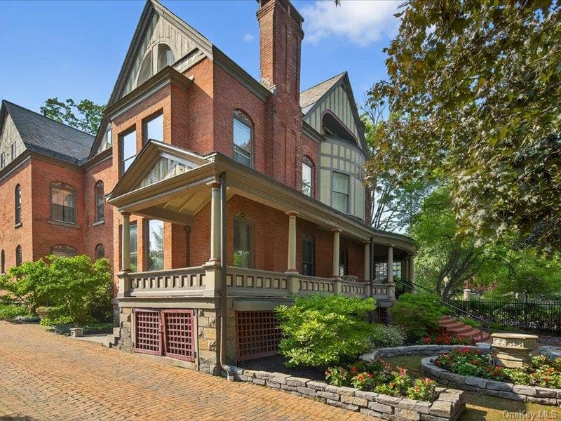 605 N. Broadway photo 1