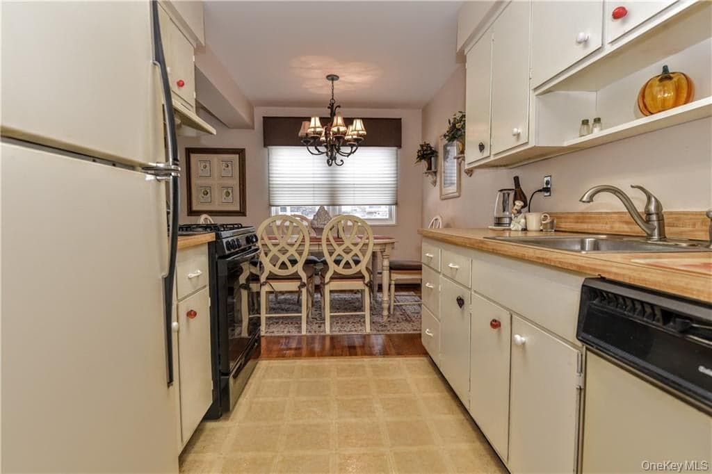 21 Normandy Village Village Unit: 2 thumbnail 15