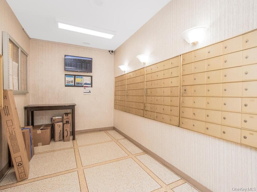 4901 Henry Hudson Parkway Unit: 8N thumbnail 7