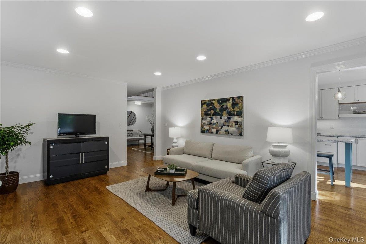 15 Guilford Circle thumbnail 9
