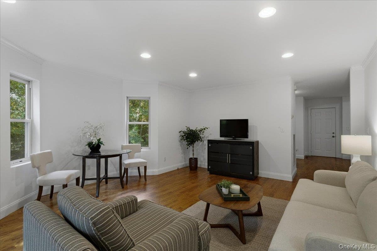 15 Guilford Circle thumbnail 10