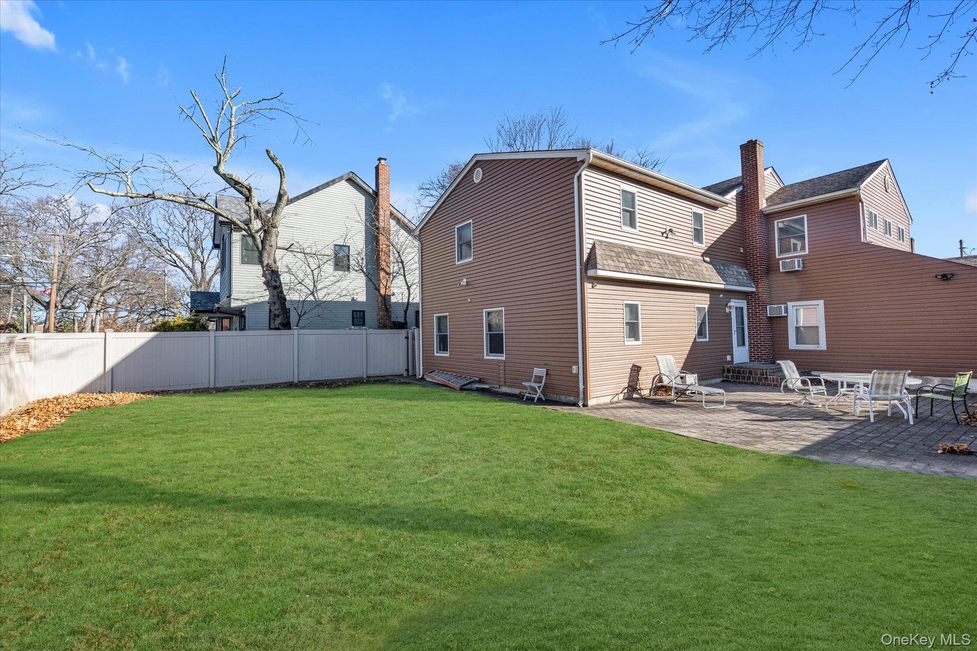 303 Oak Street, South Hempstead