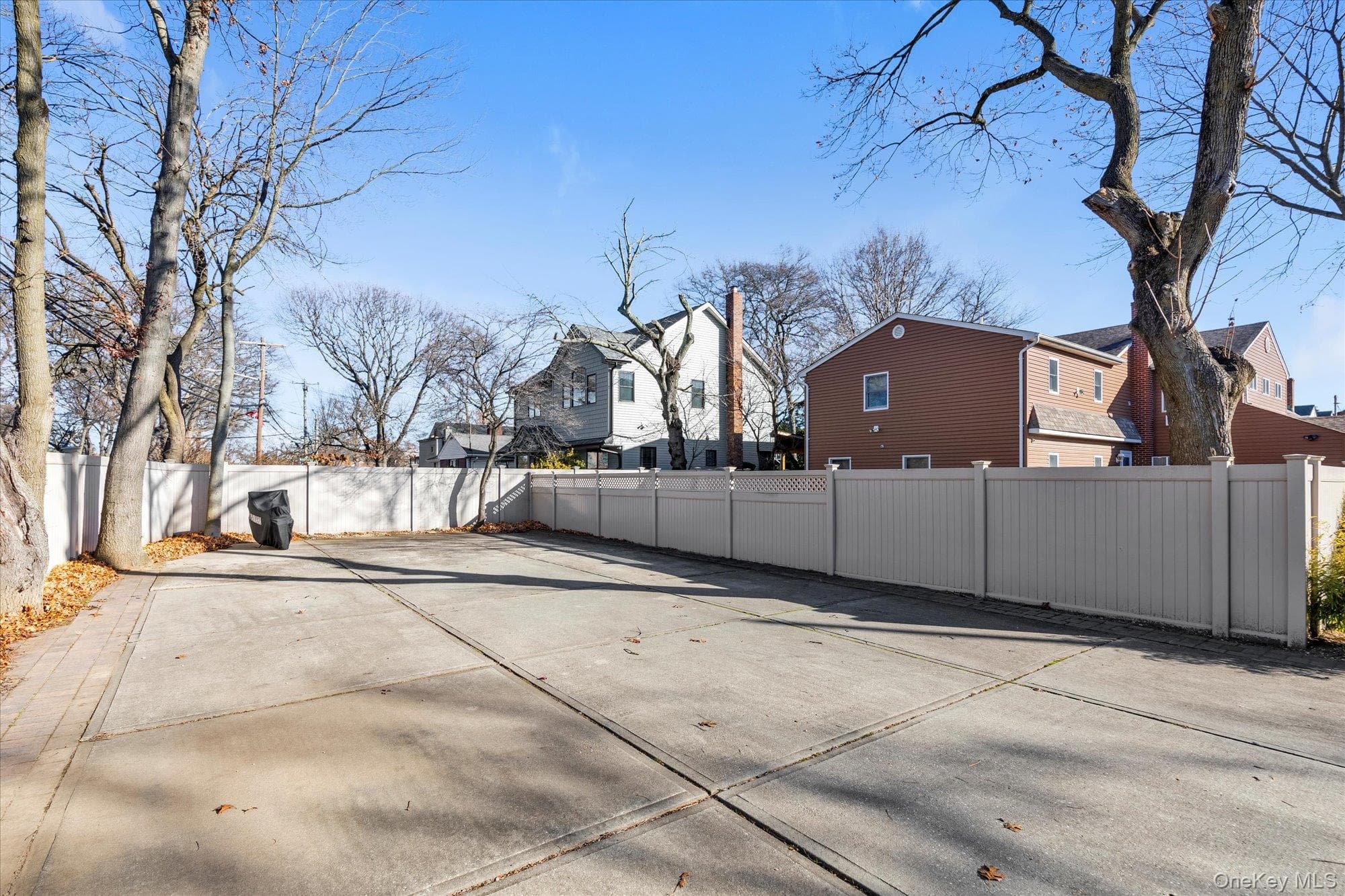 303 Oak Street thumbnail 21
