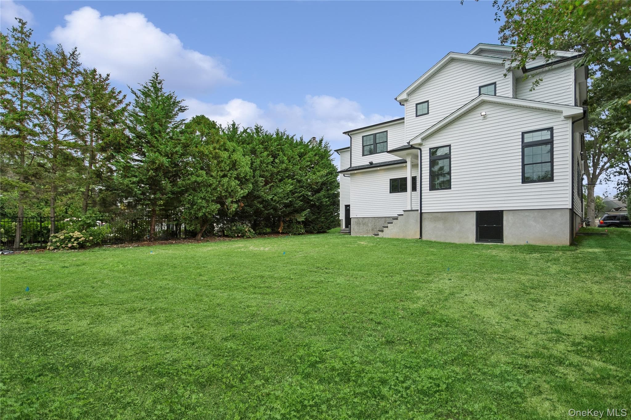 1438 Dewey Avenue thumbnail 4
