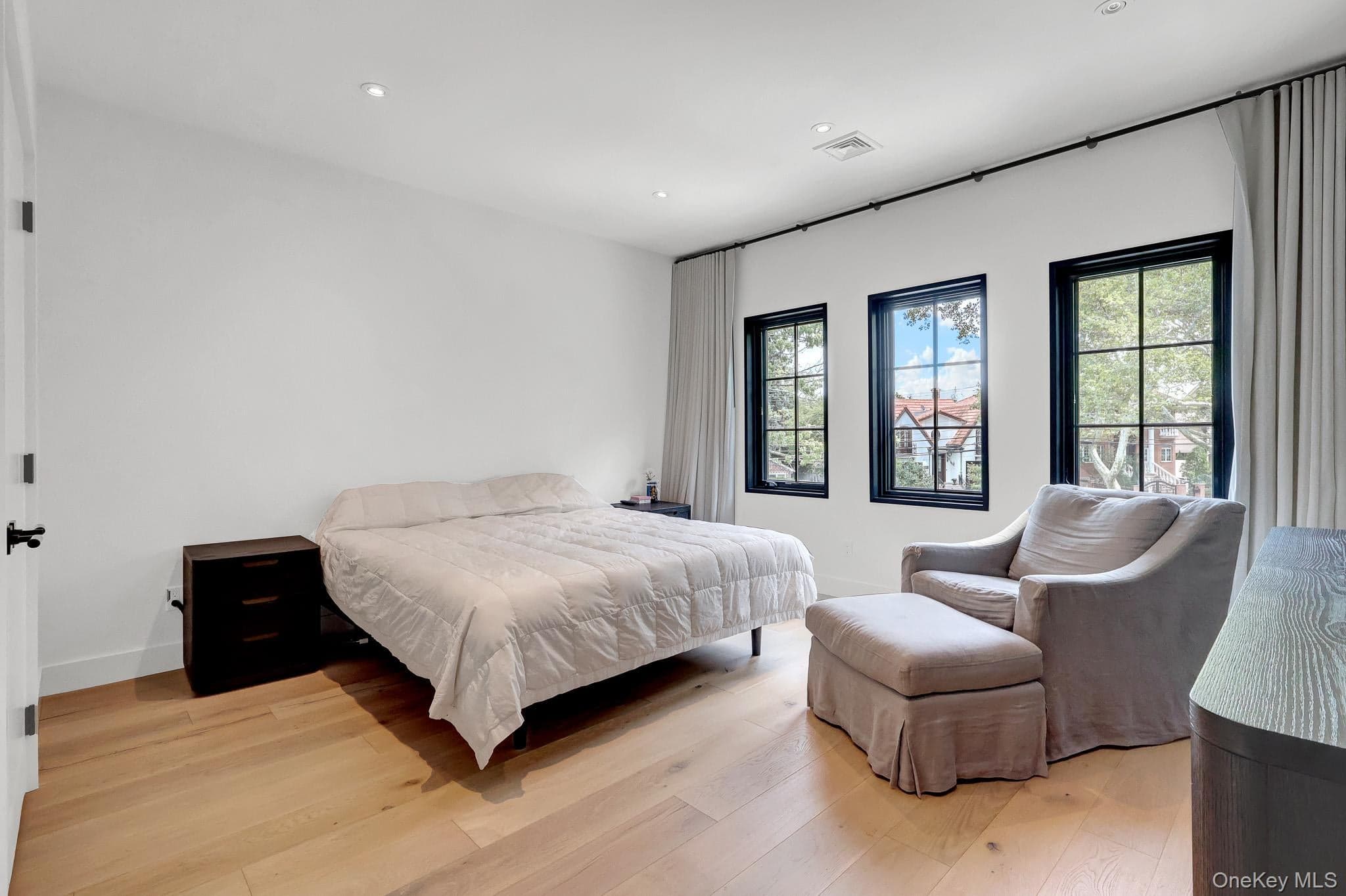 251-51 52nd Avenue thumbnail 28