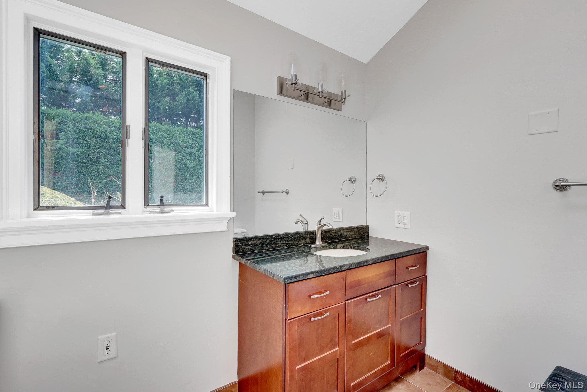 466 W 4th Street thumbnail 30