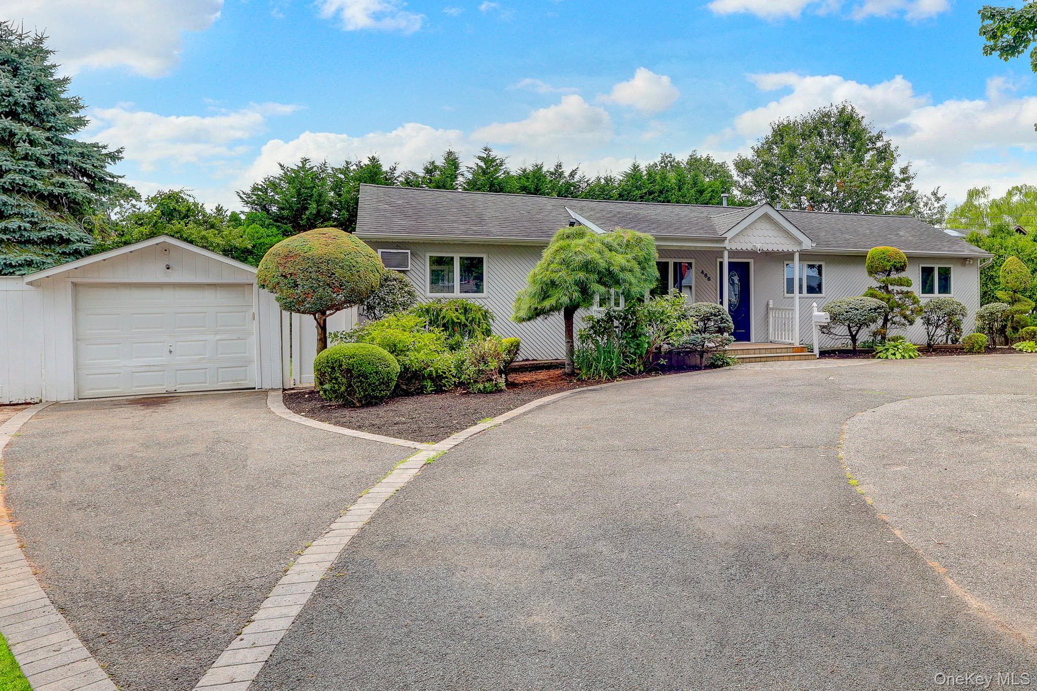 466 W 4th Street, West Islip