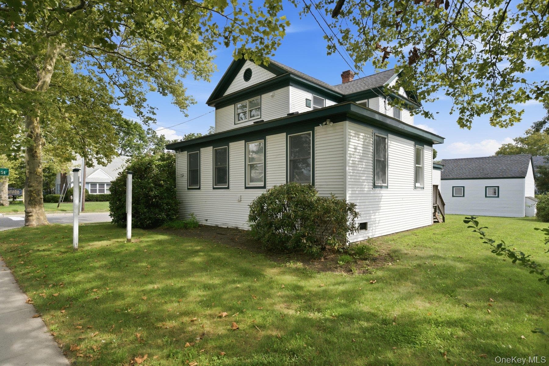 1228 Roanoke Avenue thumbnail 2