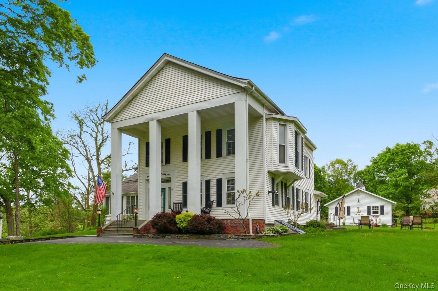 6 Country Club Road photo 1
