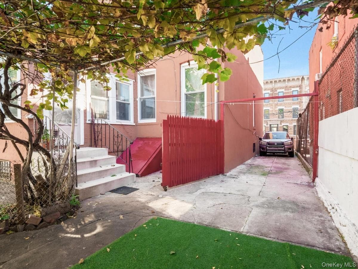 436 Lincoln Avenue thumbnail 3