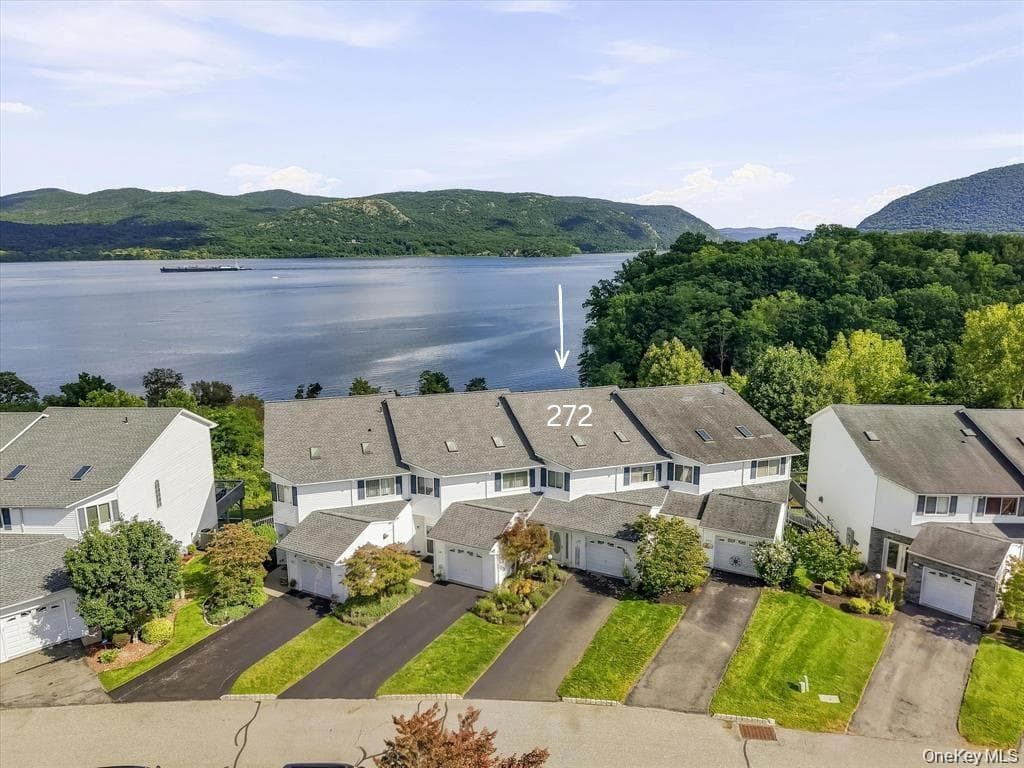 272 Tamerisk Lane, New Windsor