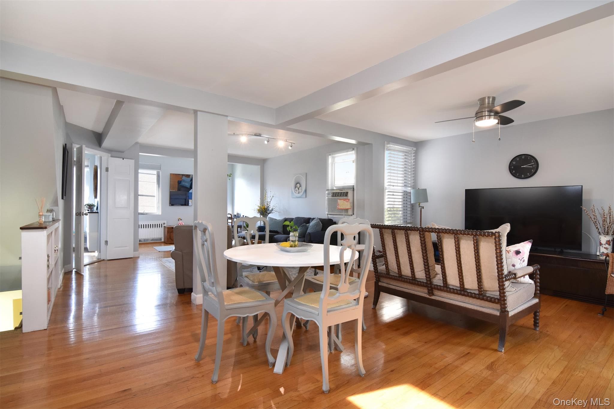 319 N Macquesten Parkway thumbnail 9