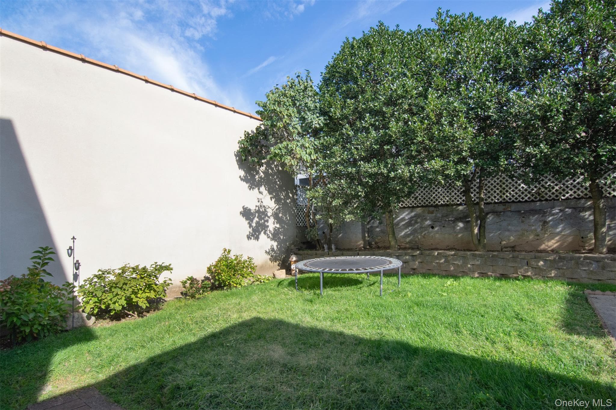 319 N Macquesten Parkway thumbnail 26