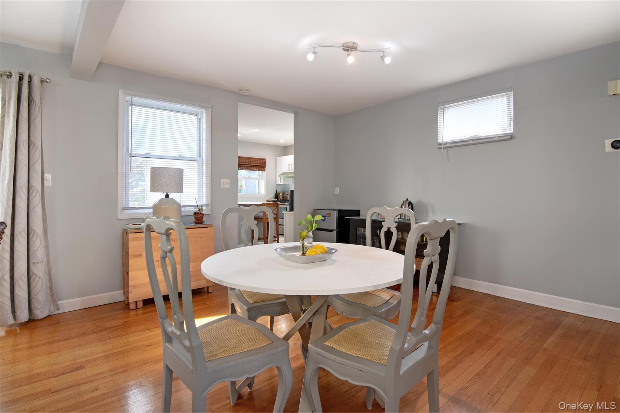 319 N Macquesten Parkway thumbnail 8