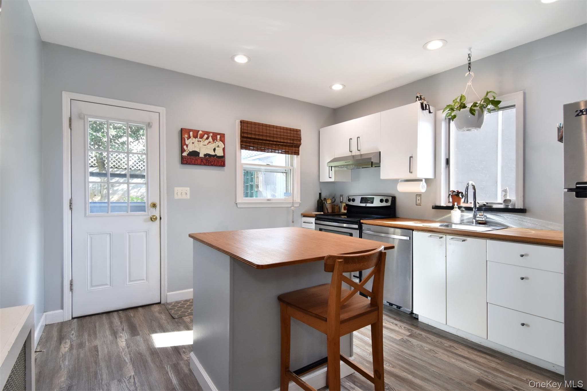 319 N Macquesten Parkway thumbnail 10